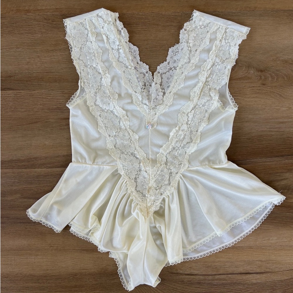 Vintage Ivory Lace Peplum Teddy Bodysuit‎ Medium 80s silky babydoll sheer